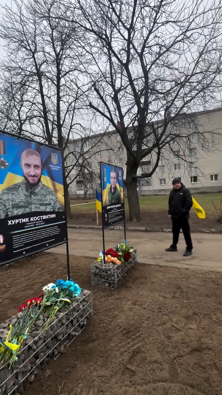 ВІДЕОФАКТ. Сьогодні в Корюківці відкрили Алею Героїв. Світла пам&rsquo;ять захисникам..
