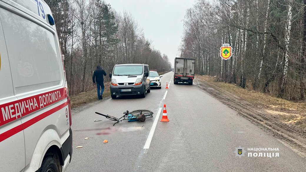 У Корюківці вантажівка збила велосипедиста: потерпілий у лікарні