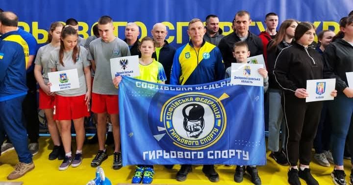 Два золота Анни Кондрацької та новий рекорд Сергія Горького: успіхи гирьовиків в Ужгороді