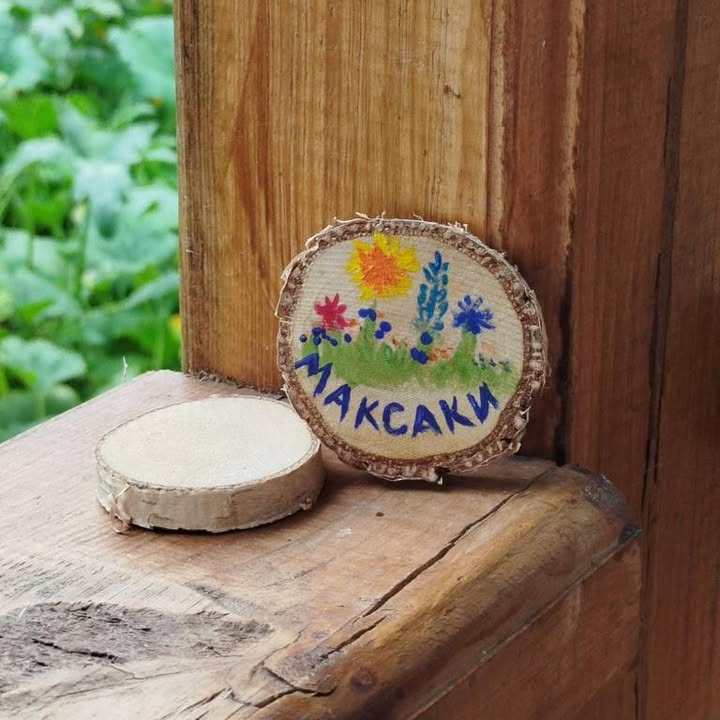 Корюківські волонтерки відвідали хатину-мазанку в Максаках