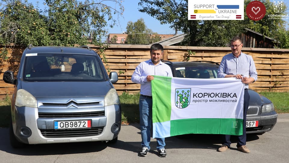 Латвійські партнери передали автомобілі Корюківській громаді