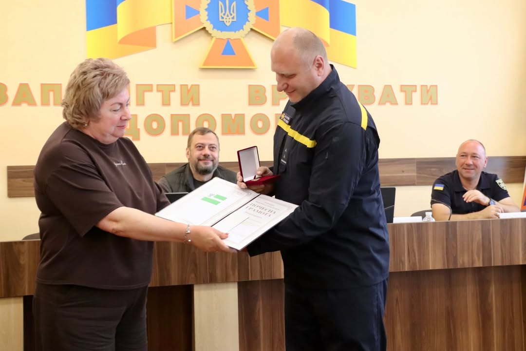 Олександр Долбін із Корюківки отримав нагороду за службу рятувальником