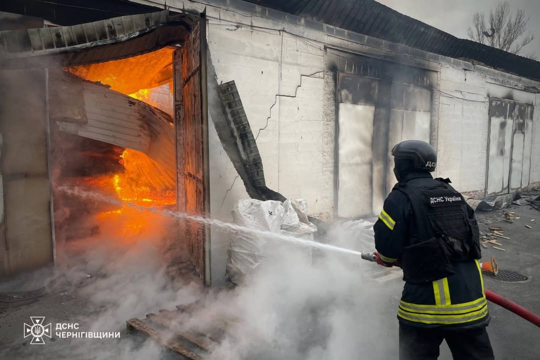 У Корюківці зафіксовали серію ударів БпЛА: є загибла та масштабні пожежі