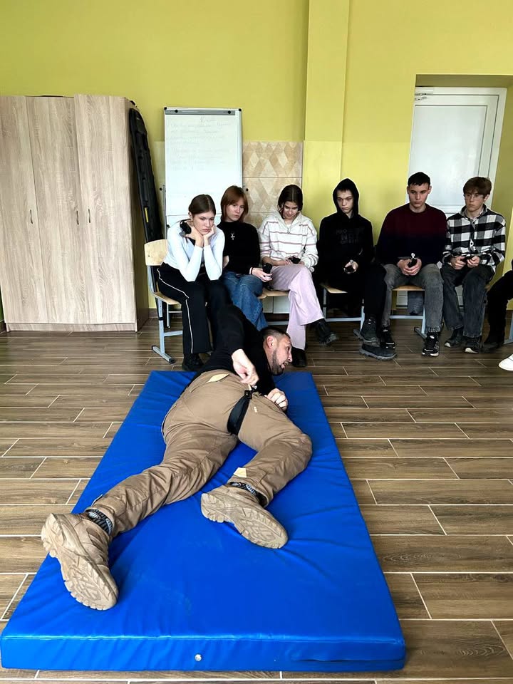 Учні Наумівки пройшли тренінг із тактичної медицини