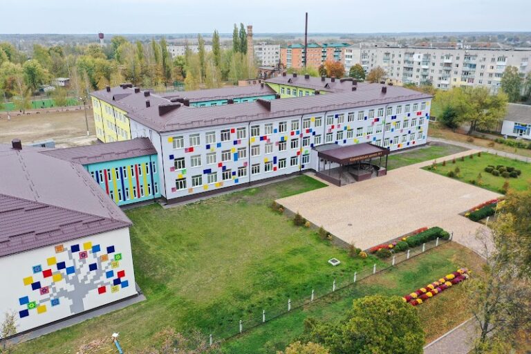 Корюківська ЗОШ І-ІІІ ст.№1 — Освіта у Корюківці