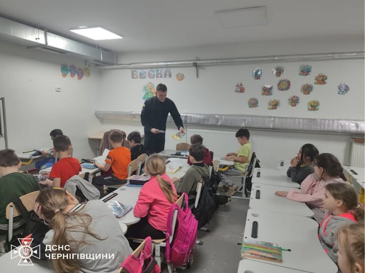 Рятувальники проводять уроки безпеки у школах Корюківського району