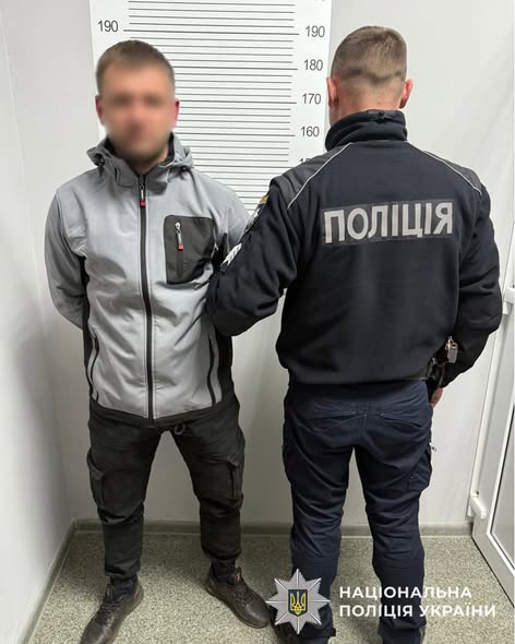 У центрі Корюківки поліція затримала чоловіка з гранатами в авто
