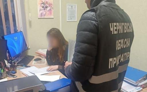 Посадовицю у Корюківському районі судитимуть за переплату на укриттях