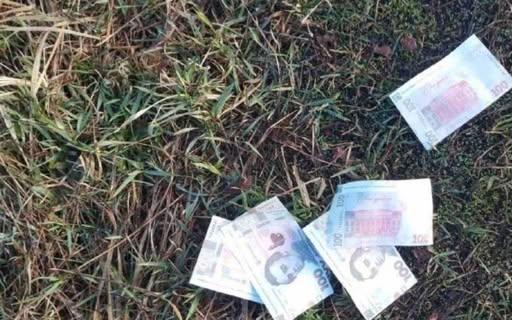 У Новгороді-Сіверському та Сновську ворожі дрони розкидають фальшиві купюри